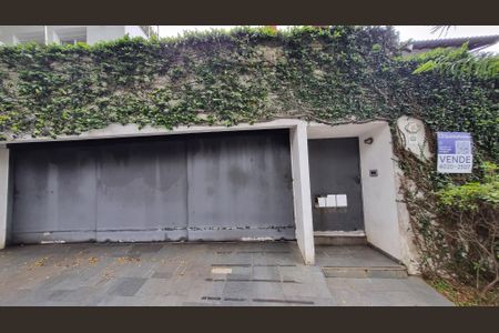 Casa à venda com 296m², 3 quartos e 2 vagasFachada