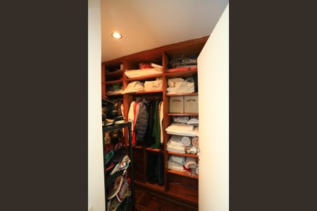 Casa à venda com 296m², 3 quartos e 2 vagasSuíte