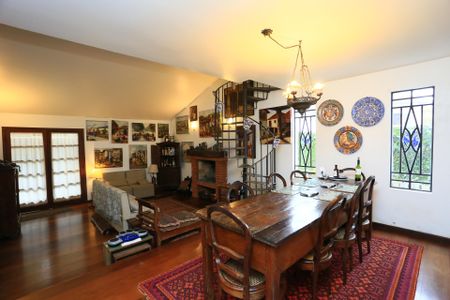 Casa à venda com 296m², 3 quartos e 2 vagasSala