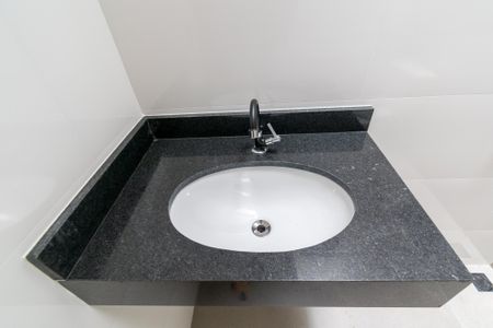 Casa à venda com 78m², 2 quartos e 1 vaga Casa à venda com 78m², 2 quartos e 1 vagaBanheiro da Suíte 1