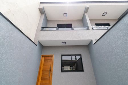 Casa à venda com 78m², 2 quartos e 1 vaga Casa à venda com 78m², 2 quartos e 1 vagaFachada