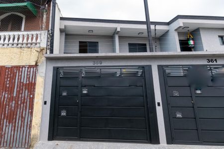 Casa à venda com 78m², 2 quartos e 1 vaga Casa à venda com 78m², 2 quartos e 1 vagaFachada