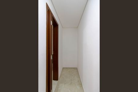 Casa para alugar com 53m², 2 quartos e 1 vaga Casa para alugar com 53m², 2 quartos e 1 vagaCorredor