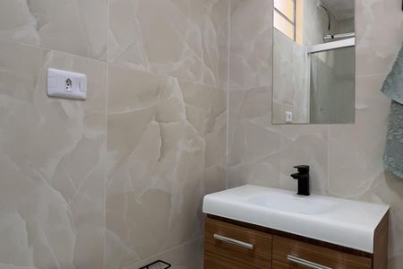 Banheiro da Suíte de casa para alugar com 1 quarto, 43m² em Jardim Flor da Montanha, Guarulhos