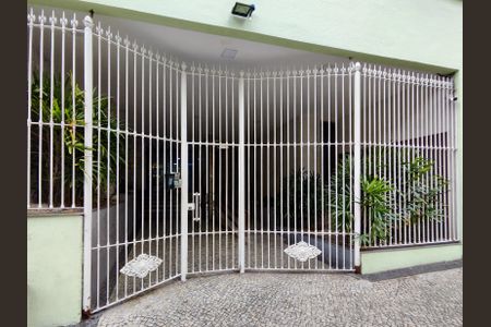 Apartamento à venda com 122m², 2 quartos e 1 vaga Apartamento à venda com 122m², 2 quartos e 1 vagaFachada