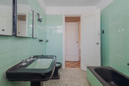 Casa à venda com 418m², 4 quartos e 8 vagasBanheiro