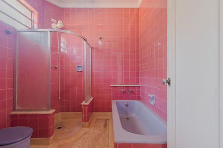 Casa à venda com 418m², 4 quartos e 8 vagasBanheiro da Suíte