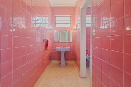 Casa à venda com 418m², 4 quartos e 8 vagasBanheiro da Suíte