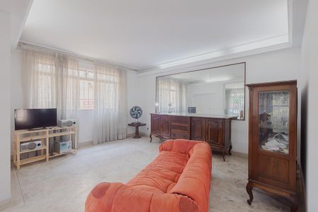 Casa à venda com 418m², 4 quartos e 8 vagasSala