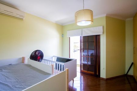 Casa à venda com 347m², 4 quartos e 6 vagas Casa à venda com 347m², 4 quartos e 6 vagasQuarto