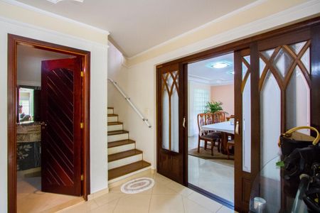 Casa à venda com 347m², 4 quartos e 6 vagas Casa à venda com 347m², 4 quartos e 6 vagasCorredor