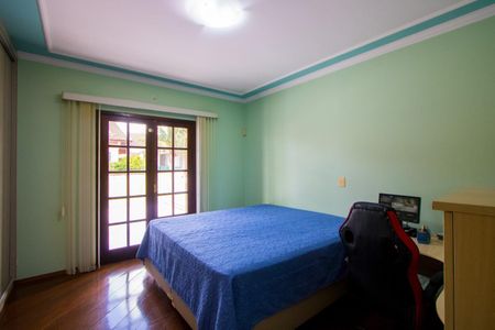 Casa à venda com 347m², 4 quartos e 6 vagas Casa à venda com 347m², 4 quartos e 6 vagasQuarto