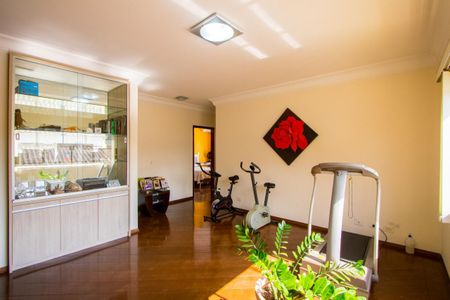 Casa à venda com 347m², 4 quartos e 6 vagas Casa à venda com 347m², 4 quartos e 6 vagasAcademia