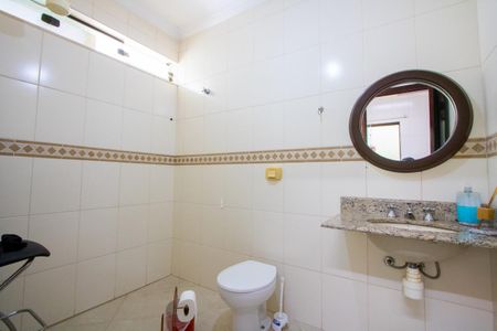 Casa à venda com 347m², 4 quartos e 6 vagas Casa à venda com 347m², 4 quartos e 6 vagasBanheiro