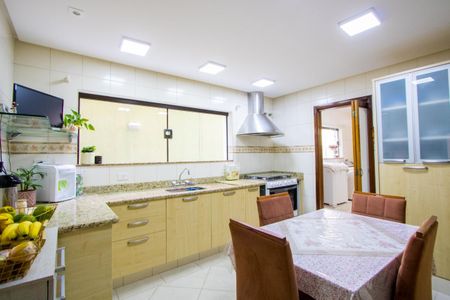 Casa à venda com 347m², 4 quartos e 6 vagas Casa à venda com 347m², 4 quartos e 6 vagasCozinha