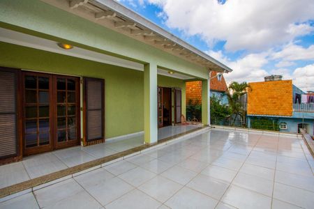 Casa à venda com 347m², 4 quartos e 6 vagas Casa à venda com 347m², 4 quartos e 6 vagasVaranda