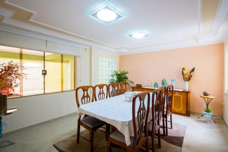 Casa à venda com 347m², 4 quartos e 6 vagas Casa à venda com 347m², 4 quartos e 6 vagasSala