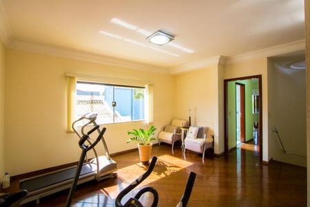 Casa à venda com 347m², 4 quartos e 6 vagas Casa à venda com 347m², 4 quartos e 6 vagasAcademia