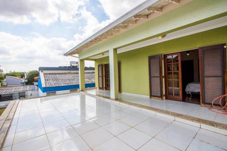 Casa à venda com 347m², 4 quartos e 6 vagas Casa à venda com 347m², 4 quartos e 6 vagasVaranda