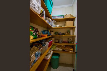 Casa à venda com 347m², 4 quartos e 6 vagas Casa à venda com 347m², 4 quartos e 6 vagasDespensa