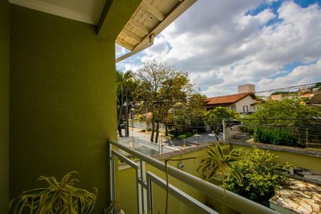 Casa à venda com 347m², 4 quartos e 6 vagas Casa à venda com 347m², 4 quartos e 6 vagasVista