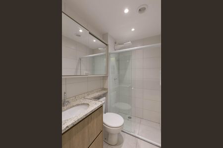 Banheiro de kitnet/studio para alugar com 1 quarto, 26m² em República, São Paulo