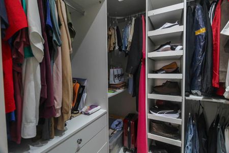 Apartamento à venda com 127m², 3 quartos e 2 vagas Apartamento à venda com 127m², 3 quartos e 2 vagasCloset da suíte