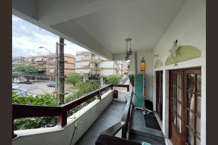 Casa à venda com 550m², 3 quartos e 5 vagasVaranda 2