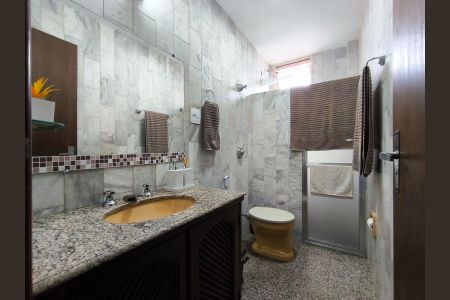 Banheiro de apartamento à venda com 2 quartos, 60m² em Colégio Batista, Belo Horizonte