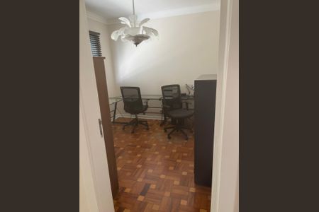 Casa à venda com 240m², 4 quartos e 2 vagasEscritório
