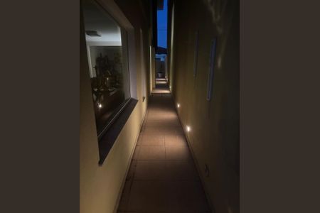 Casa à venda com 240m², 4 quartos e 2 vagasCorredor