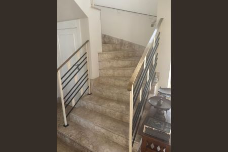 Casa à venda com 240m², 4 quartos e 2 vagasCorredor