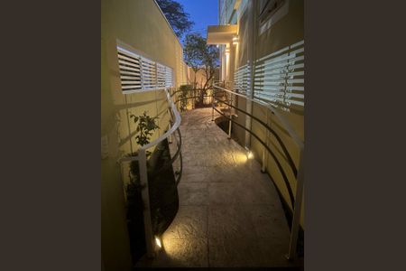 Casa à venda com 240m², 4 quartos e 2 vagasCorredor