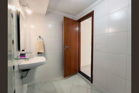 Casa de condomínio à venda com 374m², 2 quartos e 7 vagasLavabo