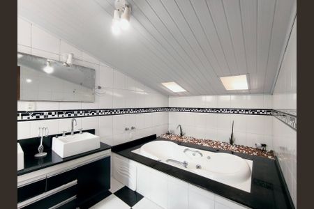 Casa de condomínio à venda com 374m², 2 quartos e 7 vagasBanheiro da Suíte 1