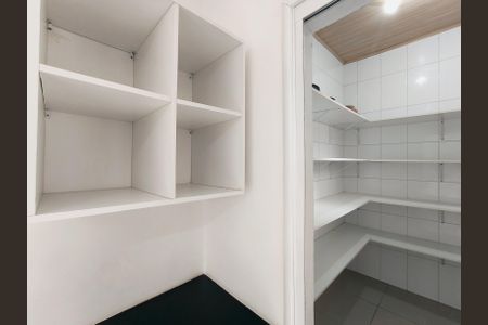 Casa de condomínio à venda com 374m², 2 quartos e 7 vagasCozinha