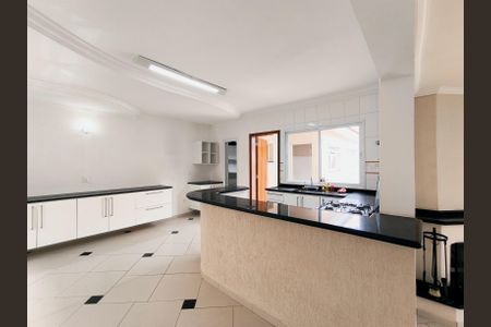 Casa de condomínio à venda com 374m², 2 quartos e 7 vagasCozinha