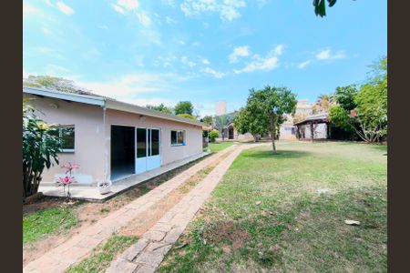 Casa de condomínio à venda com 374m², 2 quartos e 7 vagasQuintal