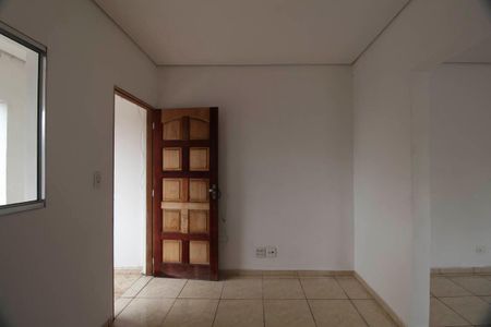 Casa para alugar com 100m², 2 quartos e 1 vaga Casa para alugar com 100m², 2 quartos e 1 vagaSala