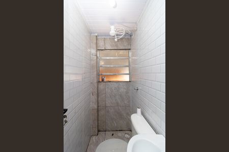 Banheiro Social de casa para alugar com 1 quarto, 40m² em Parque Casa de Pedra, São Paulo