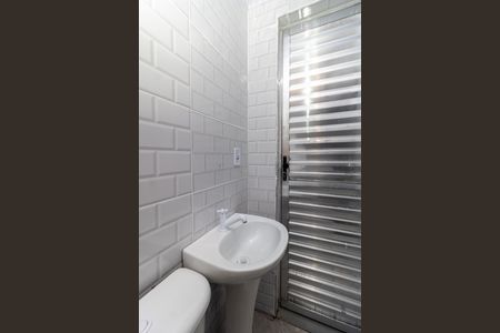 Banheiro Social de casa para alugar com 1 quarto, 40m² em Parque Casa de Pedra, São Paulo