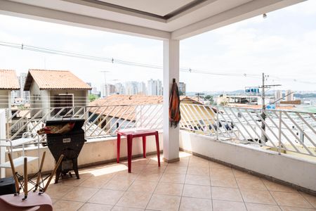 Casa à venda com 250m², 5 quartos e 2 vagas Casa à venda com 250m², 5 quartos e 2 vagasVaranda - Casa 2