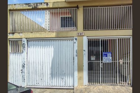 Casa à venda com 250m², 5 quartos e 2 vagas Casa à venda com 250m², 5 quartos e 2 vagasFachada