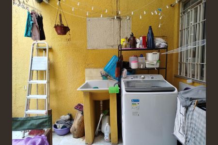 Casa à venda com 90m², 2 quartos e 1 vagaÁrea de serviço e quintal