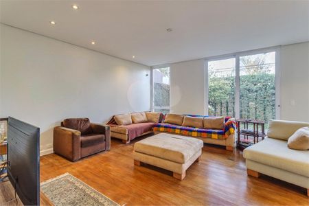 Casa à venda com 4 quartos, 402m² em Chácara Monte Alegre, São Paulo