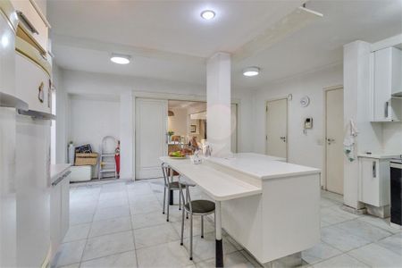 Casa à venda com 402m², 4 quartos e 4 vagas