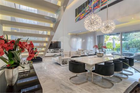 Casa à venda com 4 quartos, 498m² em Interlagos, São Paulo