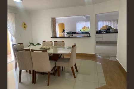 Casa à venda com 3 quartos, 370m² em Vila Regente Feijó, São Paulo