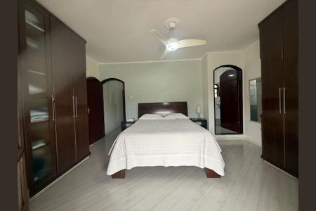 Casa à venda com 3 quartos, 220m² em Parque Gerassi, Santo André