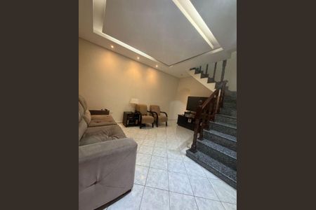 Casa à venda com 3 quartos, 220m² em Parque Gerassi, Santo André